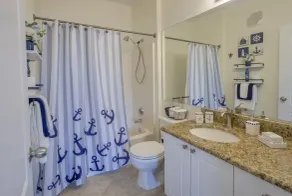 Luxury, Location & Convenience. w/2 King Beds. pet friendly, waterfront views - Image 3