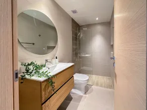 Beautiful and modern new condo on the beach - Image 2