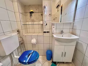 Holiday home With air conditioning in every room and a large garden with barbecue - Image 2