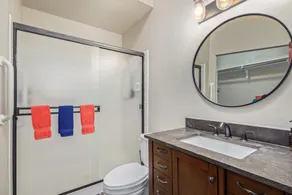 Cute house, big private shaded yard, cul-de-sac, close to ALL entertainment! - Image 3