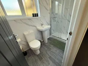 Stunning 4-Bed House in Bridgend - Image 2