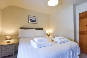 Chatterbox Cottage, romantic hideaway in the Picturesque Derbyshire Dales - Image 3