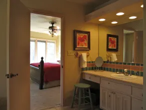 Picture Perfect Luxury Red River Ski Chalet on River- Hot Tub & Pool Table! - Image 2