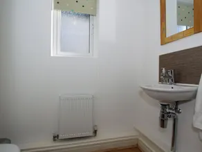 4 bedroom accommodation in Padstow - Image 4