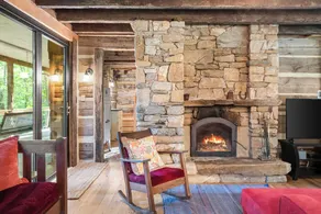 Restaureret Dobbelt Log Cabin på 400 Mountain Acres - Image 2