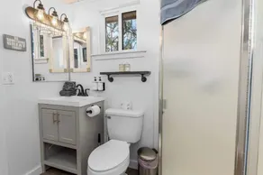 Cette cabine est une 3 chambre (s), 2 salles de bain, située à Big Bear, en Californie. - Image 5