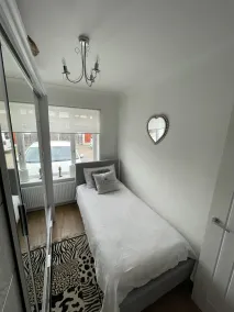 Beautiful 2-Bed Bungalow in Canvey Island - Image 5
