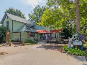 Eclectic & Spacious Guest Cottage (walk to downtown/pet friendly) - Image 4