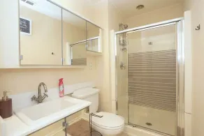 Cozy Chicago Suburban Apartment - Image 4
