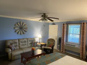 Couple’s cute cottage retreat (Cabin #1) - Image 5