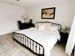 Aesthetic ranch style home with modern furnishings - Image 5
