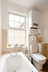 Charming 3BR Victorian Cottage in the historic town of Colnbrook, Berkshire - Image 3