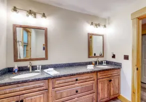 Gorgeous dog-friendly cabin with great view, deck, hot tub, & gas fireplace - Image 4