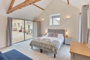 Luxury 3-Bed Cotswolds Barn for Families & Friends - Image 5