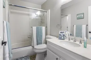 Spacious 4 Bedroom Home, close to Parks !! - Image 4