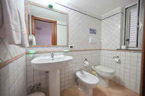 Lejlighed i villa med swimmingpool, parkering og gymnastik op til 12 senge - Image 5
