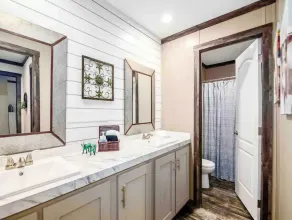 BRANDNEW Modern Farmhouse w/ Hot tub, Playground, Kayaks & Fire pits - Image 3