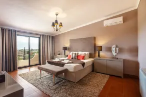 Luxury 3-Bedroom Countryside Villa with Pool, Quelfes - Image 4