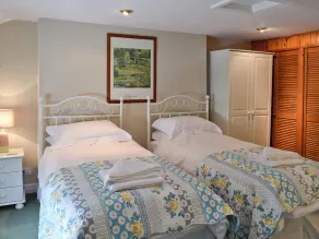 2 bedroom accommodation in Leyburn - Image 4