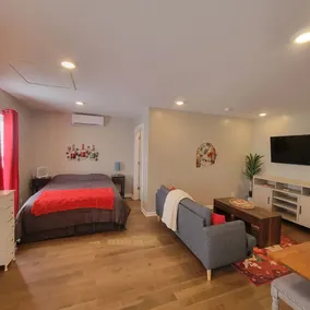 Modern Carriage House Escape Rest Work Explore - Image 3
