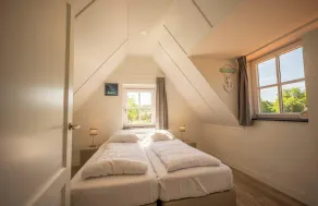 Luxury bungalow with dishwasher and box spring beds - Image 5