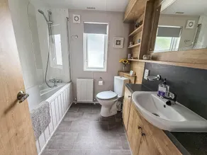 8 kaj luksus lodge til udlejning på Broadland sands i Suffolk ref 20033 - Image 3