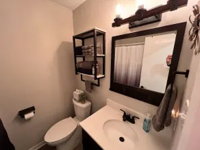 Private 3 Bed, 2 Bath Home on 1 Acre with a Fireplace - Image 3