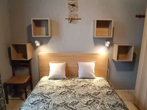 Cozy Ground-Level Cottage with Terrace, Near Thermal Baths and Marina, Sleeps 4 - Image 5