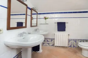 posizione tranquilla campagna, grande piscina privata, affascinante mobili rustici - Image 2