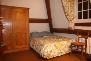 Komfortabelt Normandie Sommerhus med 120 hektar stor skov - Image 5