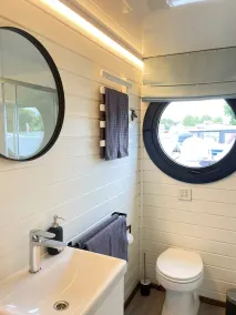 welcome on board - houseboat holidays in Hamburg  - Image 3