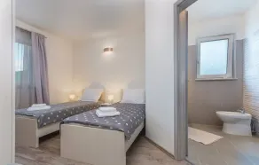 Moderne villa m / pool, få minutter væk, omgivet af natur fra havet - Image 5