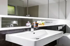 Sophisticated living in a Luxurious Complex with Opulent contemporary style - Image 2