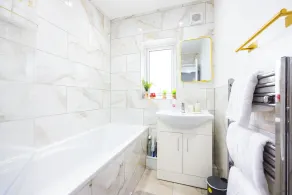 Modern 3 Bedroom House in  Stratford - Image 2