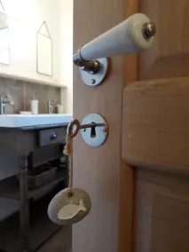 Casa nova em um nível com pátio interior fechado à privacidade - Image 3