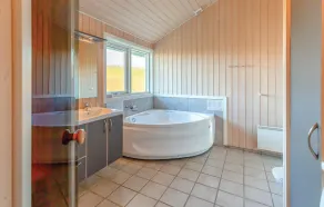 Amazing home in Otterup with kitchen - Image 5