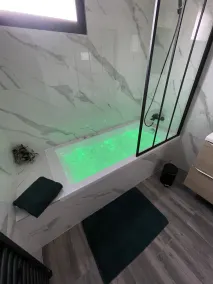 Jolie maison avec baignoire balnéothérapie et Jacuzzi - Image 3