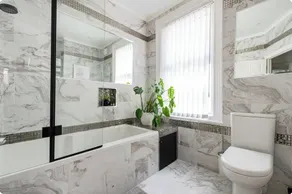Stylish Fulham Apartment – 3-Bed, 2-Bath Flat with Easy Access to London Sites - Image 3