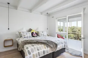 At Agnes Ave: coastal views - Image 5