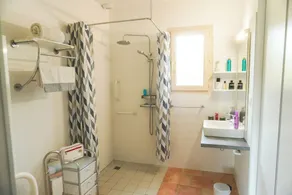 Jolie Maisonnette Indépendante au Cœur D'un Charmant Village - Image 2