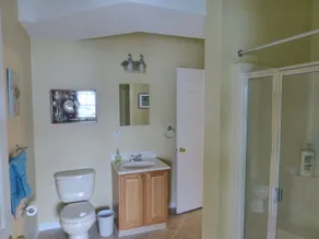 Bra läge & nära till stranden!  Moderna, rymliga 5 bdrm / 3 bth för stora familjer - Image 4