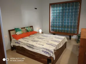 Un appartamento con 3 camere da letto su due livelli con un ampio soggiorno e zona pranzo. - Image 5