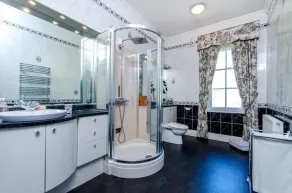 Northolme Hall - Large Country Mansion with Indoor Pool - Image 3