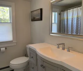 Charming Waterfront Cottage With Parking In Ptown Center - Image 2