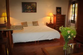 Large idyllic country finca in the heart of the Coin countryside with waterfall. - Image 5