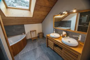 New chalet, with sauna, garden, 5mns from the slopes, absolute calm. - Image 4