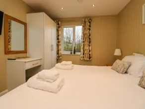 OAK LODGE, character holiday cottage, with a garden in Goosnargh - Image 5
