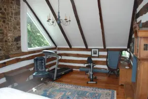 Unique Colonial Log House Secluded Near White Tail - Image 5