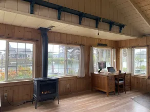 Cozy riverfront getaway with newly rebuilt private dock & pickleball court - Image 2