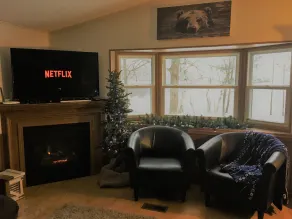 Cozy family & pet friendly lake home, great reviews & rates - Image 3